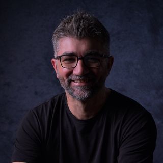 Foto do embaixador Diogo Caixeta.