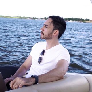 Foto do embaixador Vinicius Lacet.